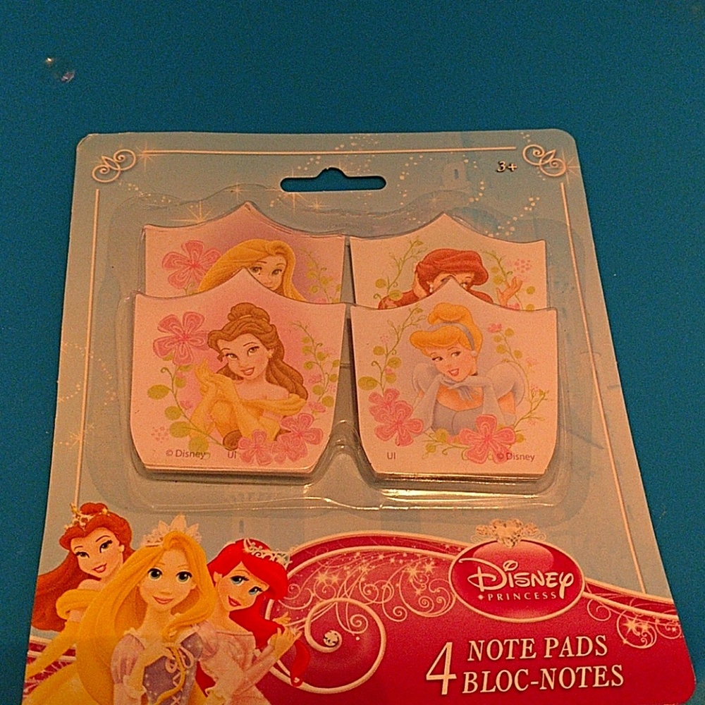 Variety Disney kids items - Picture 3 of 4